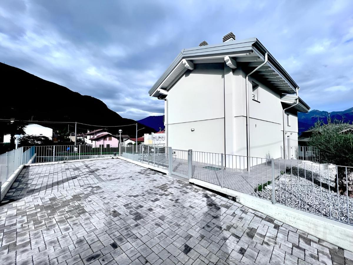 Villa Claudia With Private Pool Colico Exteriör bild