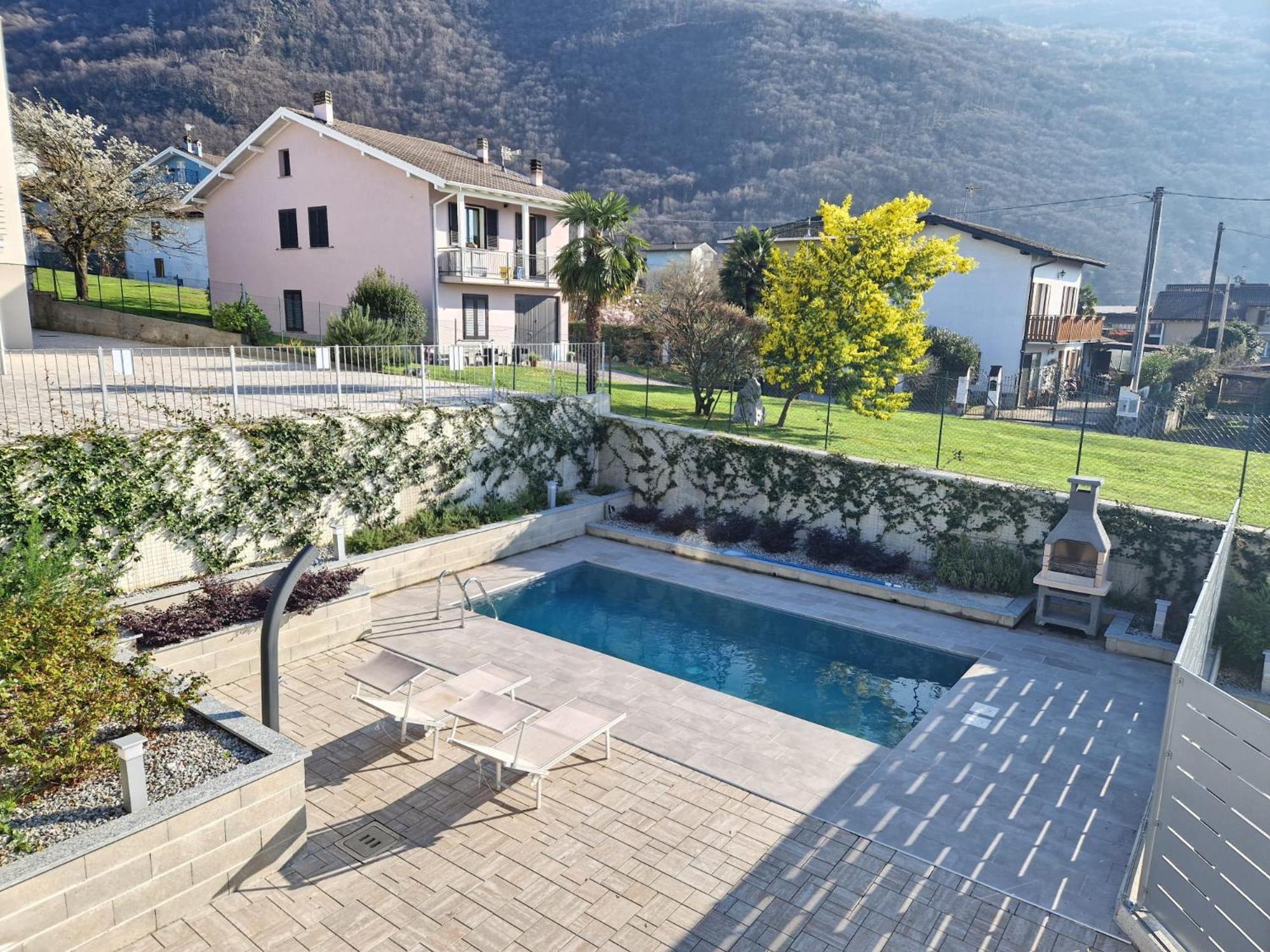 Villa Claudia With Private Pool Colico Exteriör bild